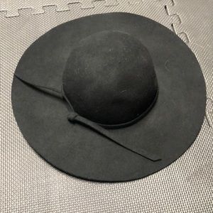 Black floppy hat